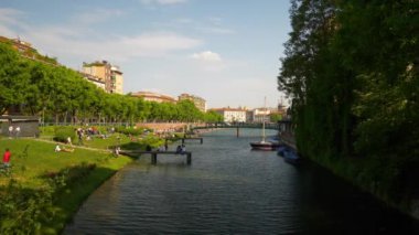 Lombardi kanal bay sokak 