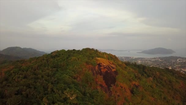 Słoneczny Dzień Wyspa Phuket Dachy Miasta Lotnicze Tajlandia Panorama — Wideo stockowe