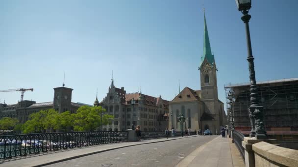 Zurich Ciudad Día Soleado Central Río Tráfico Puente Cámara Lenta — Vídeo de stock