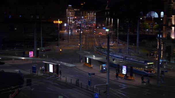 Noite Zurique Cidade Estação Ferroviária Tráfego Quadrado Panorama Suíça — Vídeo de Stock