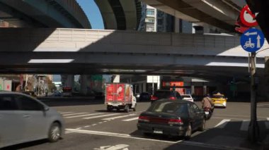 Taipei, Tayvan - 13 Ocak 2018: güneşli gün taipei şehir trafik sokak yol kavşağı panorama 4k 13 Ocak 2018 yaklaşık taipei, Tayvan.