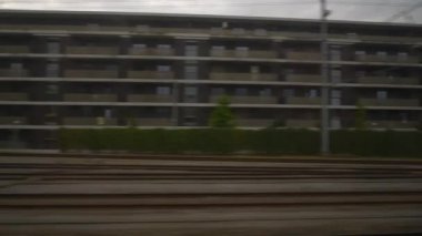 Gün içerisinde yan pencere pov panorama 4 k İtalya Tren