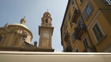 Milano, İtalya - 10 Mayıs 2018: şehir güneşli gün ünlü binalar yavaş hareket görünümü 4k yaklaşık 10 Mayıs 2018 milano, İtalya.