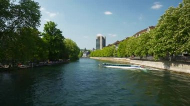 Zürih şehir güneşli bir gün nehir Rating feribot köprü panorama 4k İsviçre