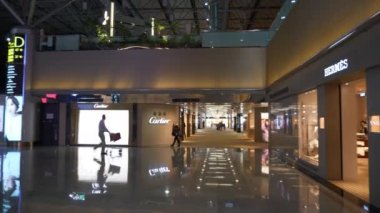 Taipei, Tayvan - 22 Ocak 2018: panorama 4 k timelapse 22 Ocak 2018 yaklaşık yürüme Belediye Havaalanı duty free Binası taipei, Tayvan.