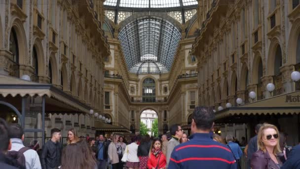 Luz Verano Lleno Gente Famosa Galería Comercial Panorama Milan Italia — Vídeo de stock