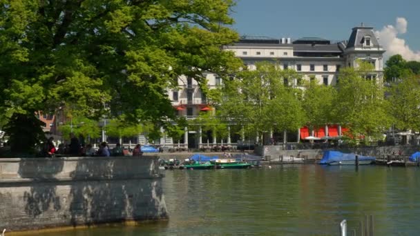 Día Soleado Zurich Ciudad Llena Bahía Ribereña Cámara Lenta Panorama — Vídeos de Stock