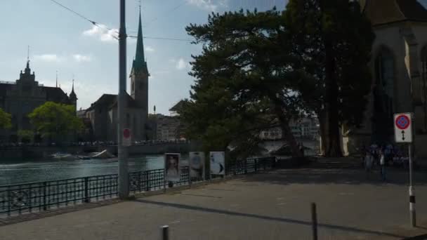 Zurich Stad Zonnige Dag Centrale Rivier Baai Tram Rijden Achterzijde — Stockvideo