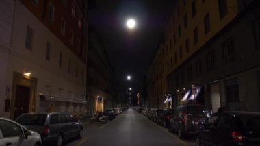Milan, İtalya - 15 Mayıs 2018: gece saat milan şehir trafik sokak ağır çekim panorama 4k 15 Mayıs 2018 yaklaşık milan, İtalya.