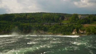 güneşli gün meşhur reinfall Şelalesi panorama 4k İsviçre
