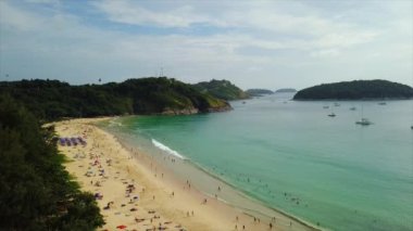 Phuket, Tayland - 15 Ocak 2018: Turist resort Beach phuket Adası. 4 k görüntüleri