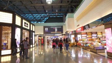 Taipei, Tayvan - 22 Ocak 2018: panorama 4 k timelapse 22 Ocak 2018 yaklaşık yürüme Belediye Havaalanı duty free Binası taipei, Tayvan.