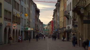 Winterthur şehir ünlü yayalara yavaş hareket panorama 4 k İsviçre saat akşam