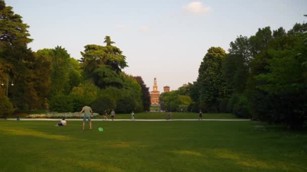 Mailand Italien Mai 2018 Sonniger Tag Mailand Stadtpark Wiese Zeitlupe — Stockvideo