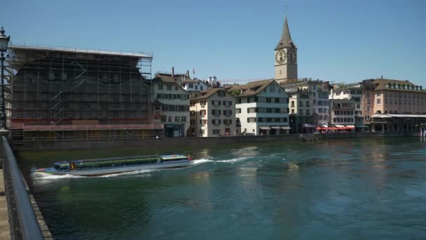 Solig Dag Zurich City River Trafiken Långsam Rörelse Sida Panorama — Stockvideo