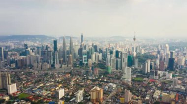 Kuala Lumpur, Malezya - 25 Eylül 2018: güneşli gün kuala lumpur şehir merkezi hava panorama zaman apse 4k circa 25 Eylül 2018 kuala lumpur, malaysia.r, malezya.