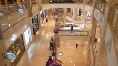 Taipei, Tayvan - 15 Ocak 2018: ağır çekim panorama 4 k 16 Ocak 2018 yaklaşık yürüme şehir merkezi ünlü alışveriş merkezi taipei, Tayvan.