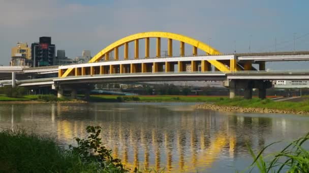 Dag Tid Taipei City Riverside Fotgängare Bron Panorama Taiwan — Stockvideo