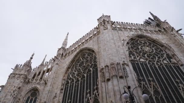 Milan Cidade Dia Ensolarado Duomo Catedral Telhado Topo Decoração Céu — Vídeo de Stock