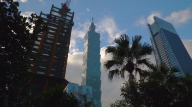 Taipei, Tayvan - 22 Ocak 2018: günbatımı gökyüzü taipei cityscape ünlü kulesi hava panorama 4k 22 Ocak 2018 yaklaşık taipei, Tayvan.