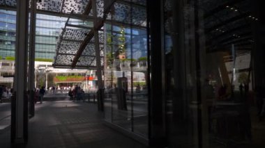 ünlü alışveriş Galerisi panorama 4 k milan İtalya yaz ışık kalabalık