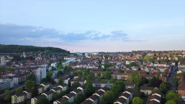 阳光明媚的苏黎世城市景观空中全景4K — 图库视频影像