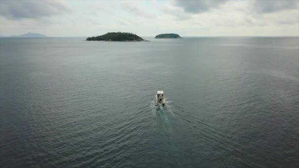 Dia Ensolarado Phuket Ilha Famoso Barco Tráfego Rawai Praia Aérea — Vídeo de Stock