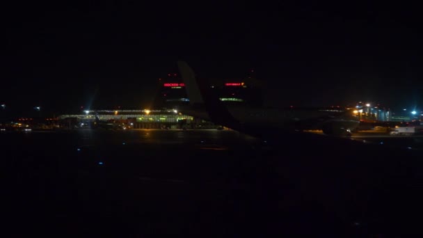 Noche Avión Moscow Ciudad Llegar Pasajero Ventana Pov Panorama Russia — Vídeos de Stock