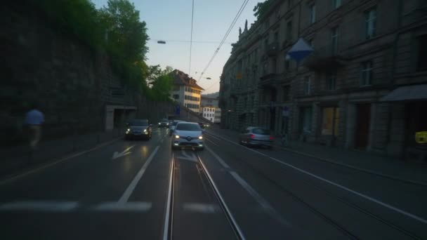 Twilight Zurich Ciudad Tranvía Calle Paseo Lado Pov Panorama Suiza — Vídeos de Stock