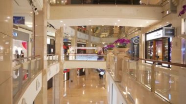 Taipei, Tayvan - 15 Ocak 2018: ağır çekim panorama 4 k 16 Ocak 2018 yaklaşık yürüme şehir merkezi ünlü alışveriş merkezi taipei, Tayvan.