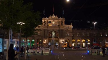gece saat Zürih şehir ünlü Tren İstasyonu Rating kare panorama 4k İsviçre
