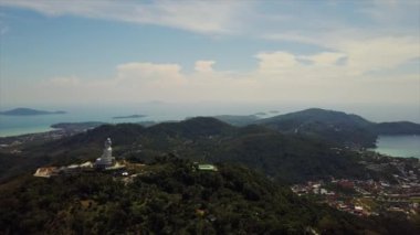 güneşli bir gün phuket Adası şehir rooftops hava panorama 4k Tayland