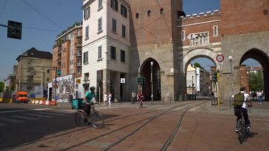 Milan, İtalya - 15 Mayıs 2018: gün zaman milan şehir trafik sokak ağır çekim panorama 4k 15 Mayıs 2018 yaklaşık milan, İtalya.