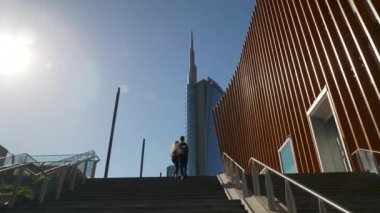 Milan, İtalya - 15 Mayıs 2018: gün zaman milan meşhur Şehir Meydanı görünümü ağır çekim panorama 4k yaklaşık 15 Mayıs 2018 kadar milan, İtalya.