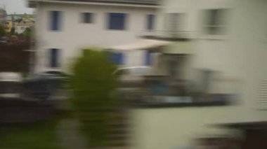 Gün içerisinde yan pencere pov panorama 4 k İtalya Tren