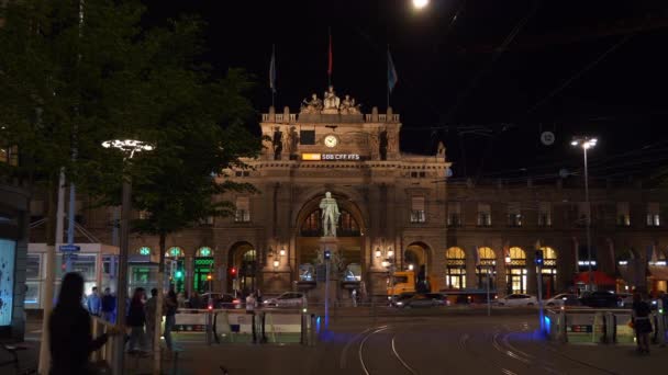 Βράδυ Ώρα Ζυρίχη Πόλη Διάσημη Σιδηροδρομικής Σταθμός Κυκλοφορίας Τετραγωνικά Ελβετία — Αρχείο Βίντεο