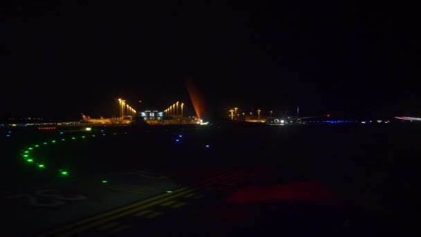 夜時間チューリッヒ市空港航空機出発ウィンドウ ハメ撮りパノラマ スイス — ストック動画