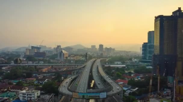 马来西亚吉隆坡 2018年9月25日 吉隆坡市中心交通交叉道路空中顶层全景时间间隔4K 大约2018年9月25日吉隆坡 马来西亚 — 图库视频影像