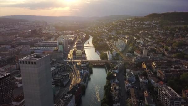 日当たりの良いチューリッヒ都市景観空中パノラマ Switzerlandnd — ストック動画