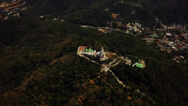 Sunny Day Island Famous Big Buddha Monument Aerial Panorama Thailand — Stock Video