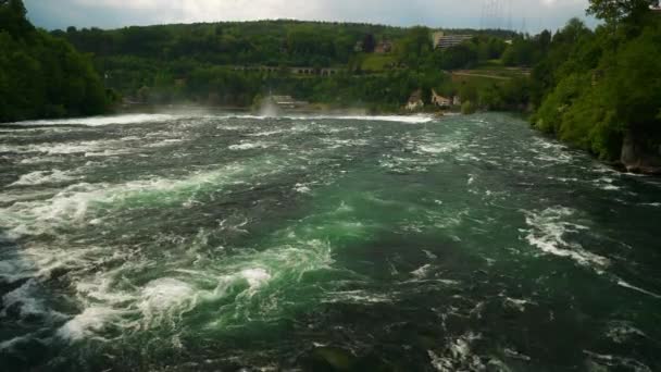 夏日著名的复古瀑布慢动作全景4K — 图库视频影像