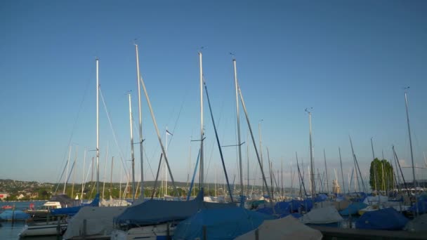 Sol Noche Zurich Ciudad Lago Yate Muelle Cámara Lenta Panorama — Vídeos de Stock