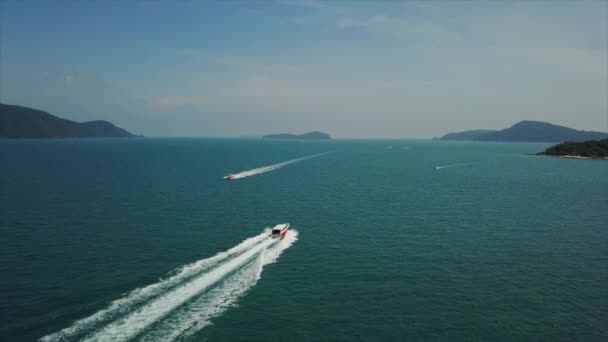 Solig Dag Phuket Island Berömda Båt Trafik Rawai Beach Antenn — Stockvideo