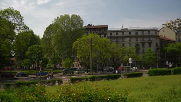 意大利米兰 2018年5月15日 白天米兰城市交通街慢动作全景4K 大约2018年5月15日米兰 意大利 — 图库视频影像