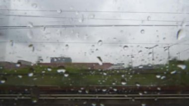 Gün içerisinde yan pencere pov panorama 4 k İtalya Tren