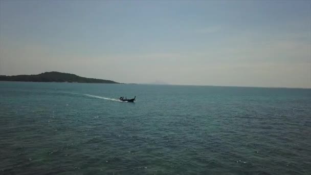 Ηλιόλουστη Μέρα Πουκέτ Νησί Διάσημο Σκάφος Κυκλοφορίας Rawai Beach Εναέρια — Αρχείο Βίντεο