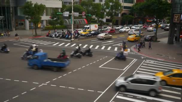 2018年1月13日 晴天台北市交通街道路口全景4K 大约2018年1月13日台北 — 图库视频影像