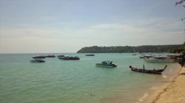 Phuket, Tayland - 15 Ocak 2018: ada güneşli bir gün ünlü dock plaj sahil şeridi hava panorama 4k 15 Ocak 2018 yaklaşık phuket, Tayland.