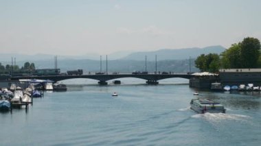 güneşli bir gün Zürih şehir nehir Rating göl manzaralı panorama 4k İsviçre