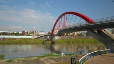 Gün zaman taipei şehir nehir yaya köprüsü panorama 4k Tayvan